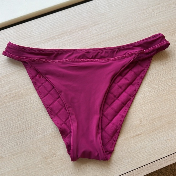Lululemon Diamond Grid Skimpy-Fit Swim Bottoms, Size 8 - Picture 5 of 6